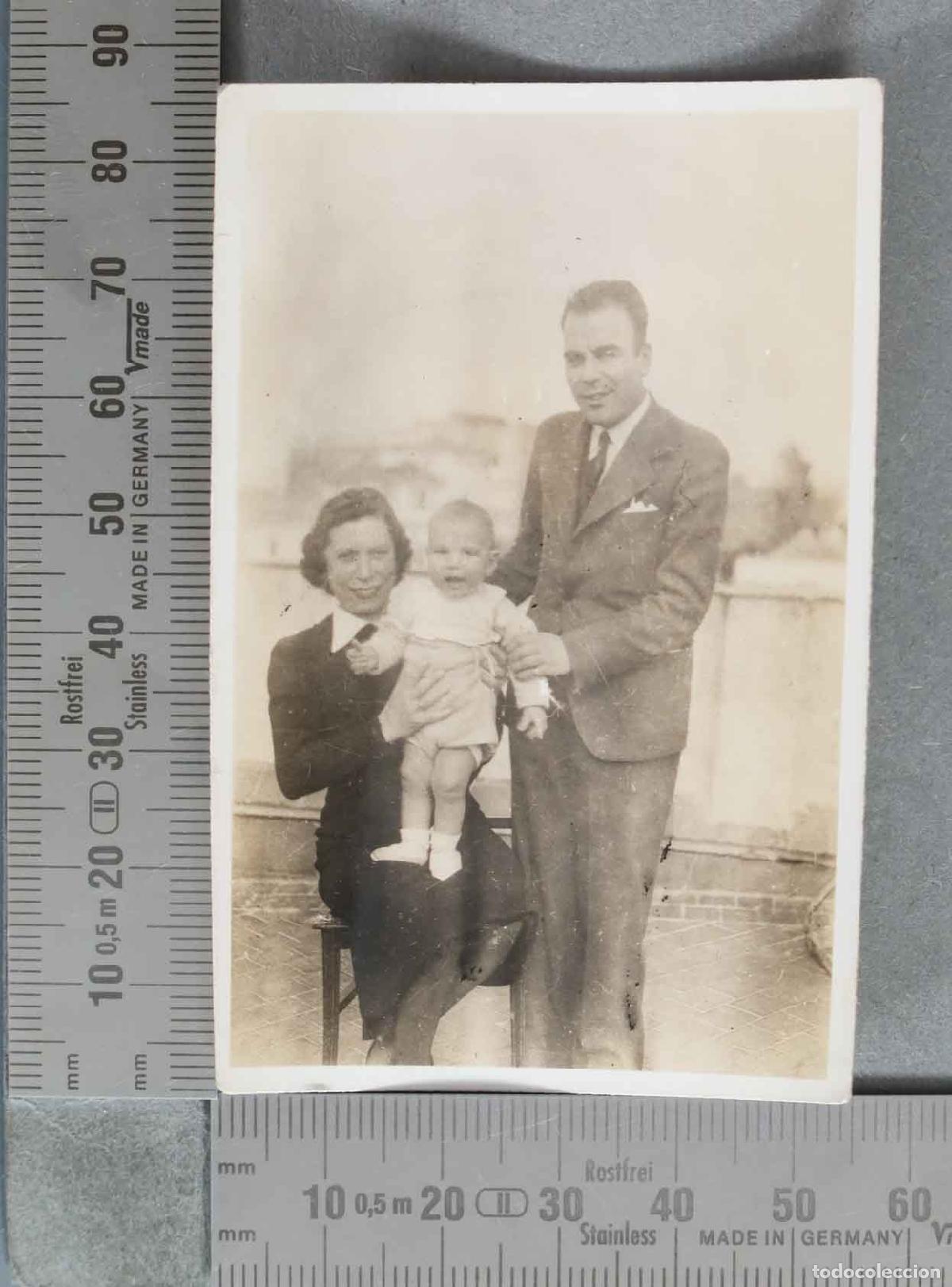 Alte Fotografie: FOTOGRAFIA. Pareja con beb&eacute; en terraza . HACIA 1930