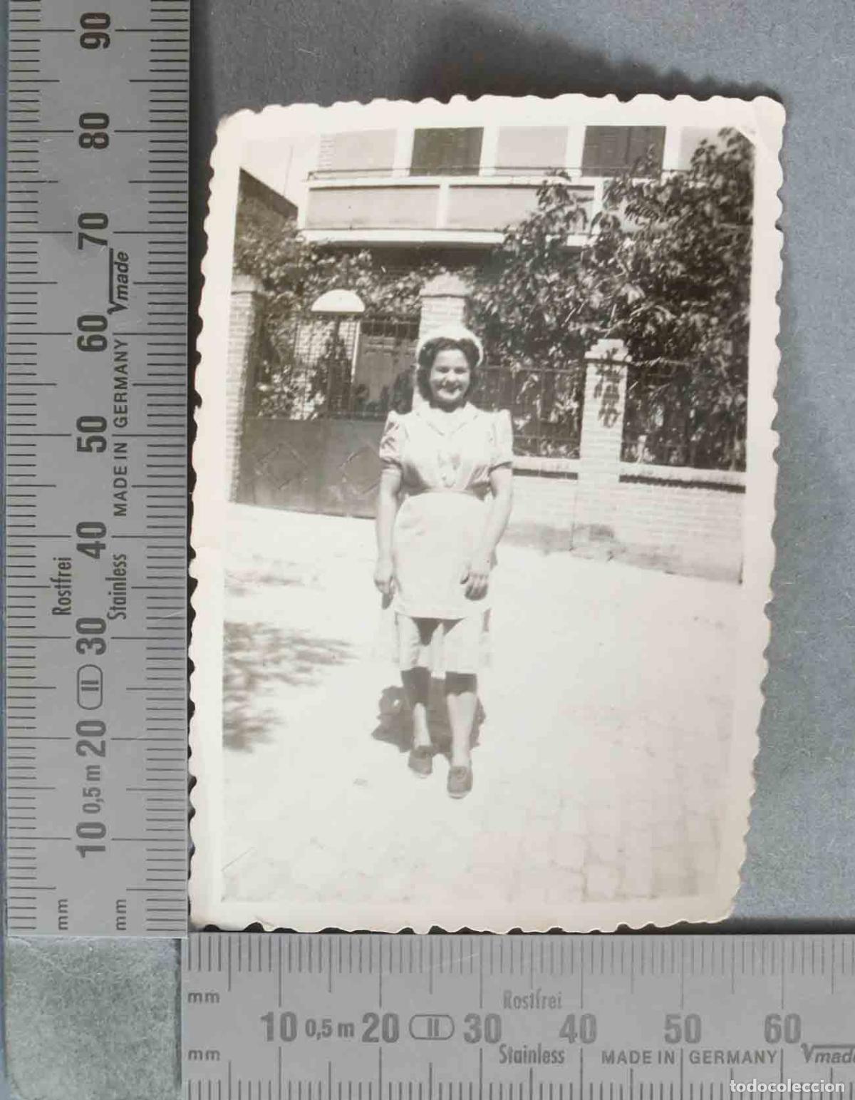 Alte Fotografie: FOTOGRAFIA. Mujer con uniforme de servicio . HACIA 1950