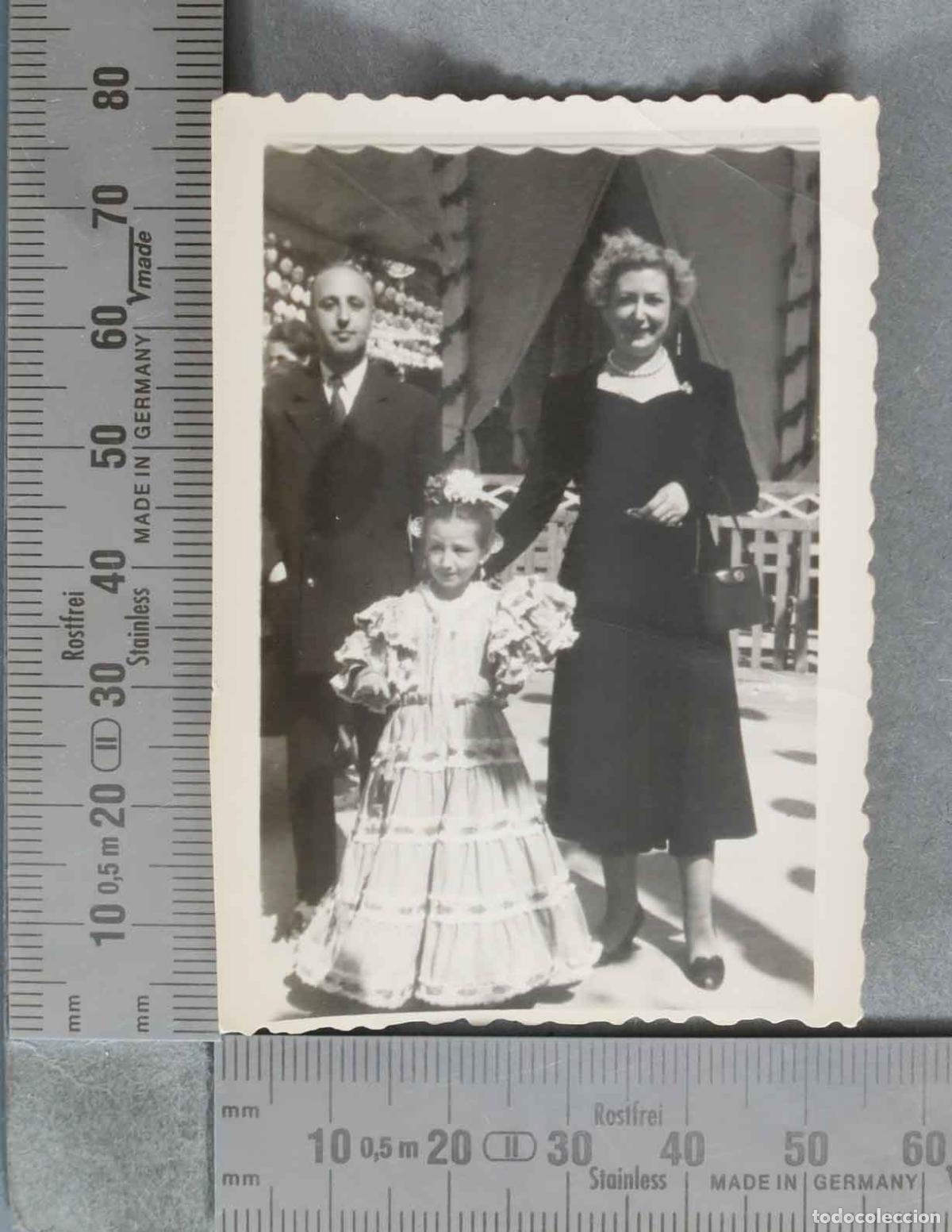 Antique Photography: FOTOGRAFIA. FAMILIA EN FERIA DE ABRIL. &iquest;SEVILLA? HACIA 1940