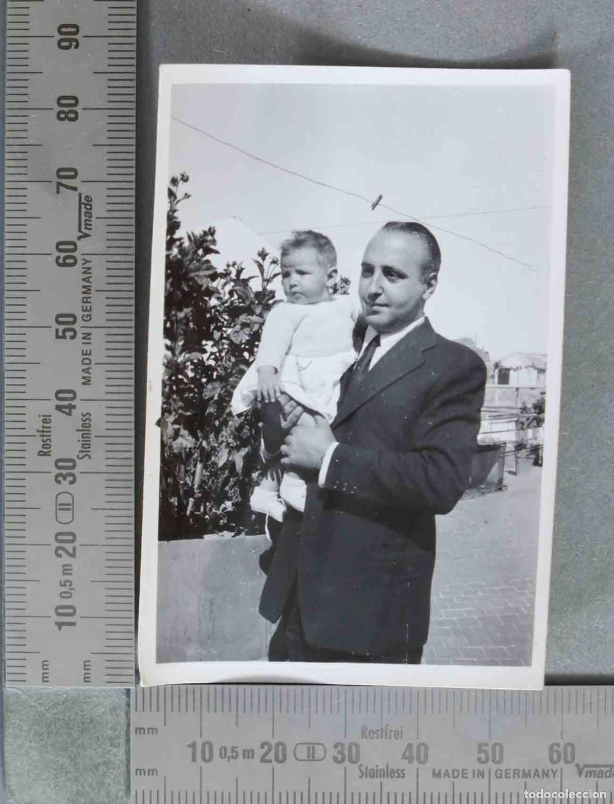Antique Photography: FOTOGRAFIA. Hombre sosteniendo a un ni&ntilde;o HACIA 1940