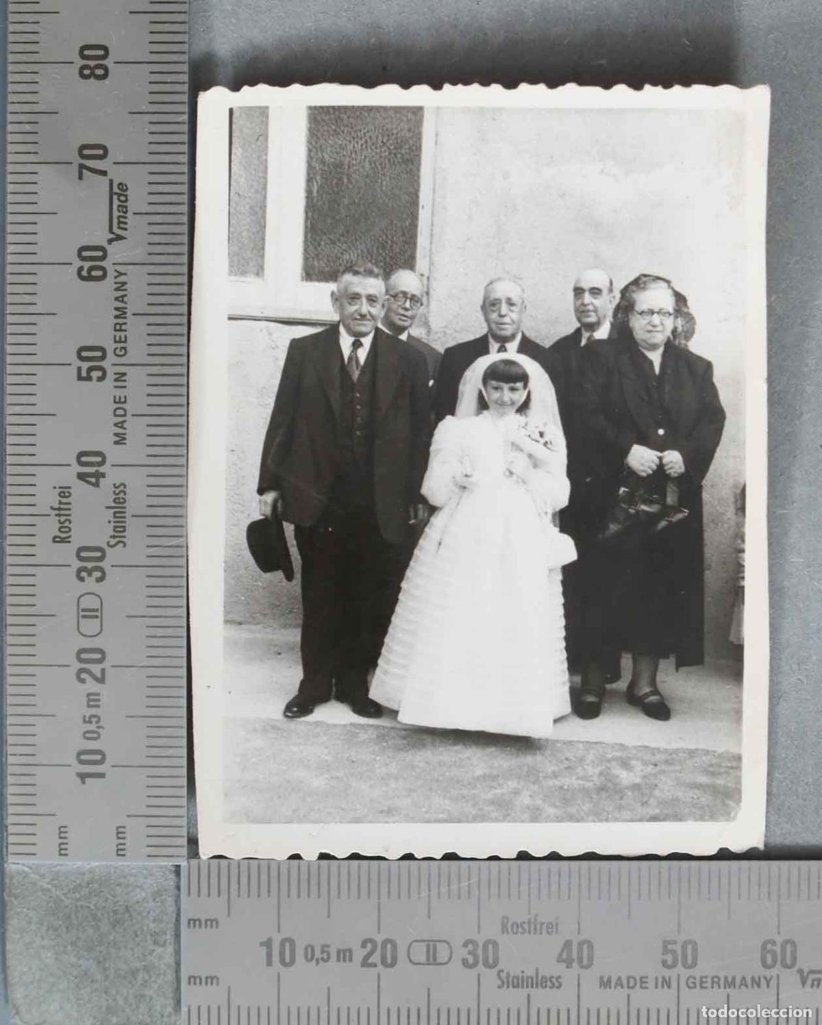 Antique Photography: FOTOGRAFIA. Primera Comuni&oacute;n de una ni&ntilde;a junto a familiares HACIA 1950