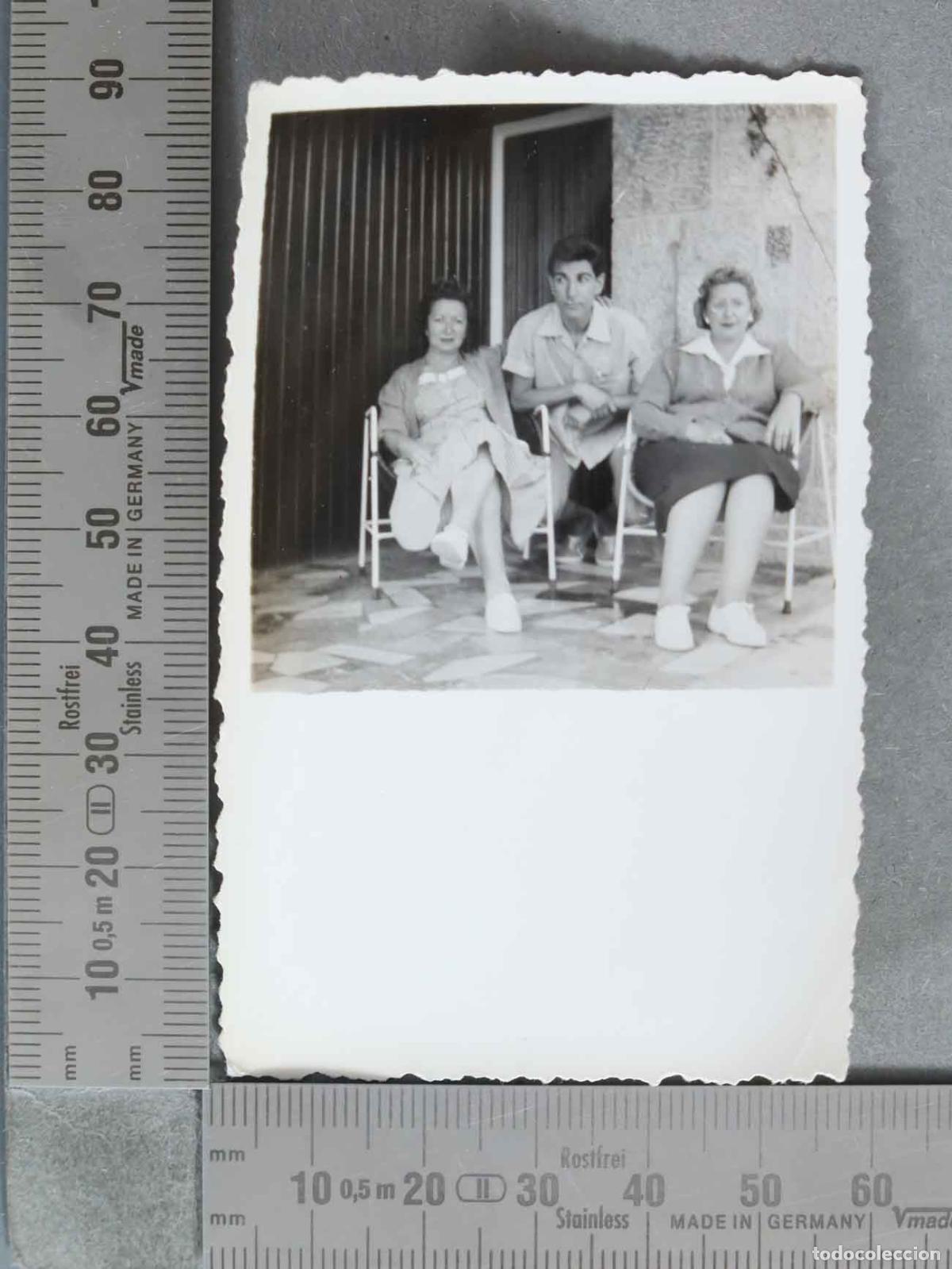 Fotograf&iacute;a antigua: FOTOGRAFIA. Retrato familiar en terraza - HACIA 1950