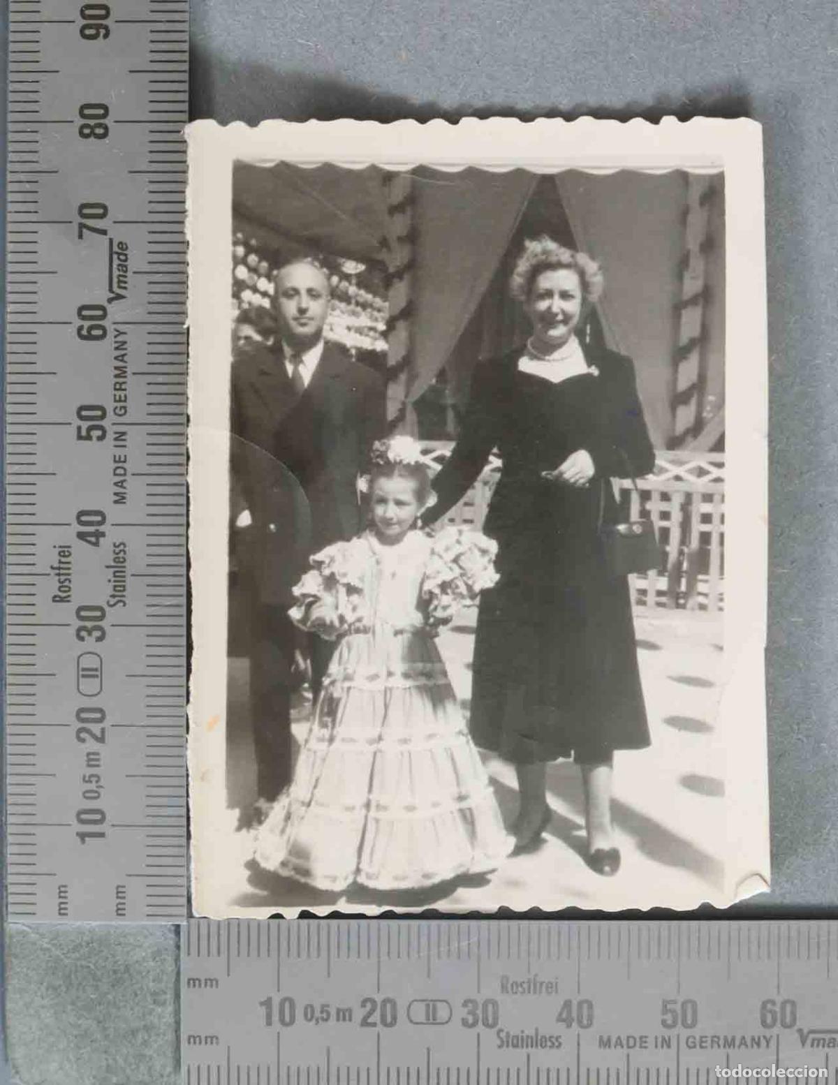 Fotograf&iacute;a antigua: FOTOGRAFIA. Familia en la Feria de Abril de Sevilla HACIA 1940