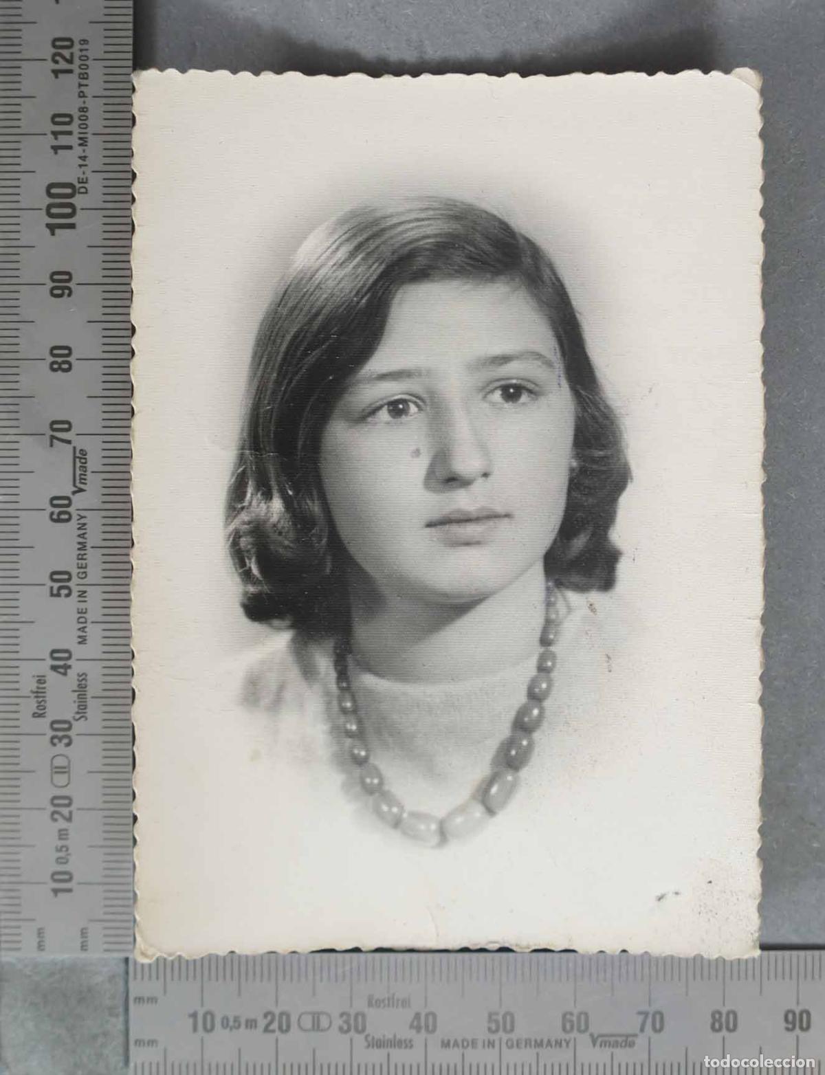 Antique Photography: FOTOGRAFIA. Retrato de joven con collar de cuentas HACIA 1950
