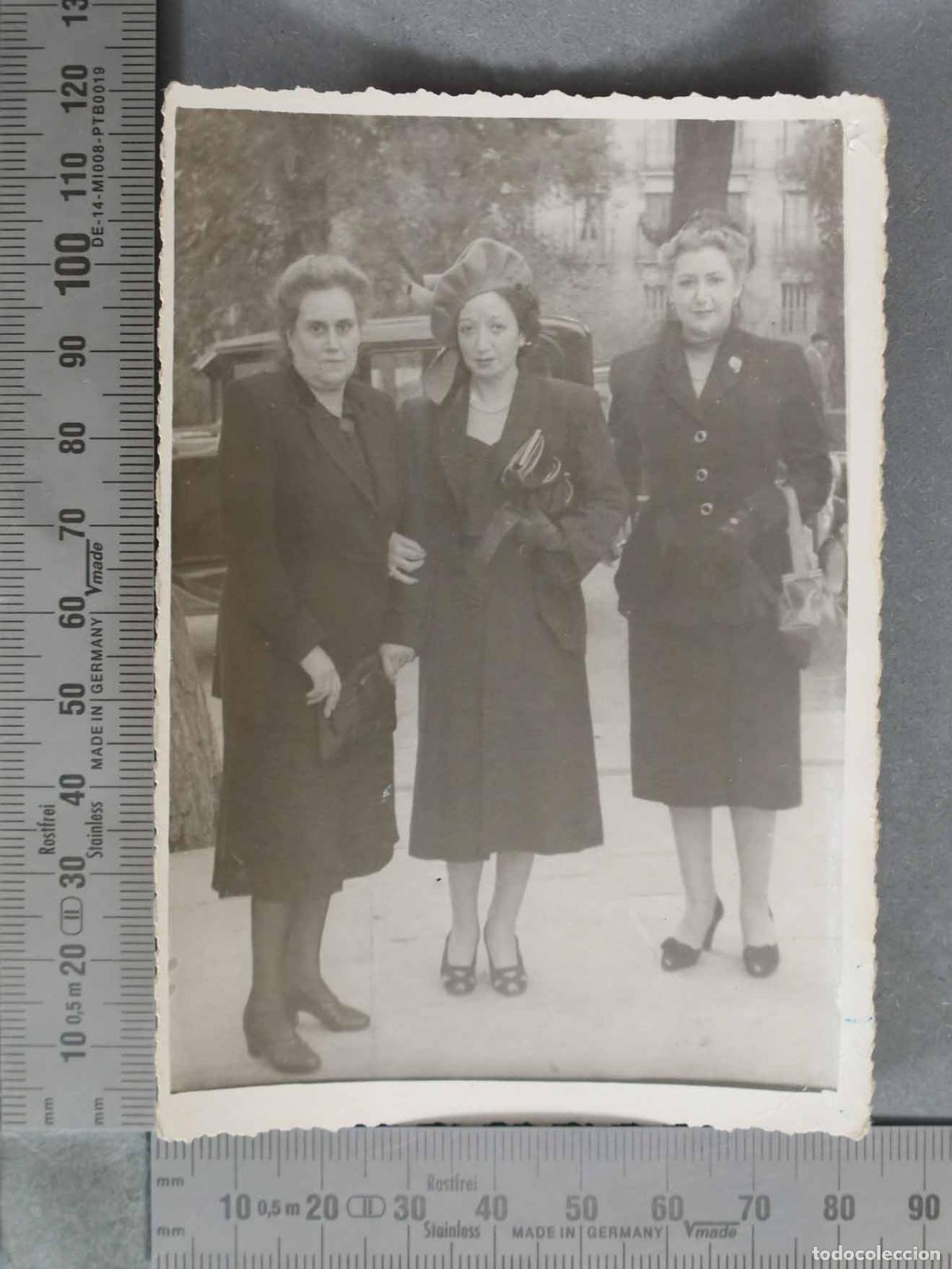 Antique Photography: FOTOGRAFIA. Tres se&ntilde;oras con elegantes trajes de &eacute;poca HACIA 1940