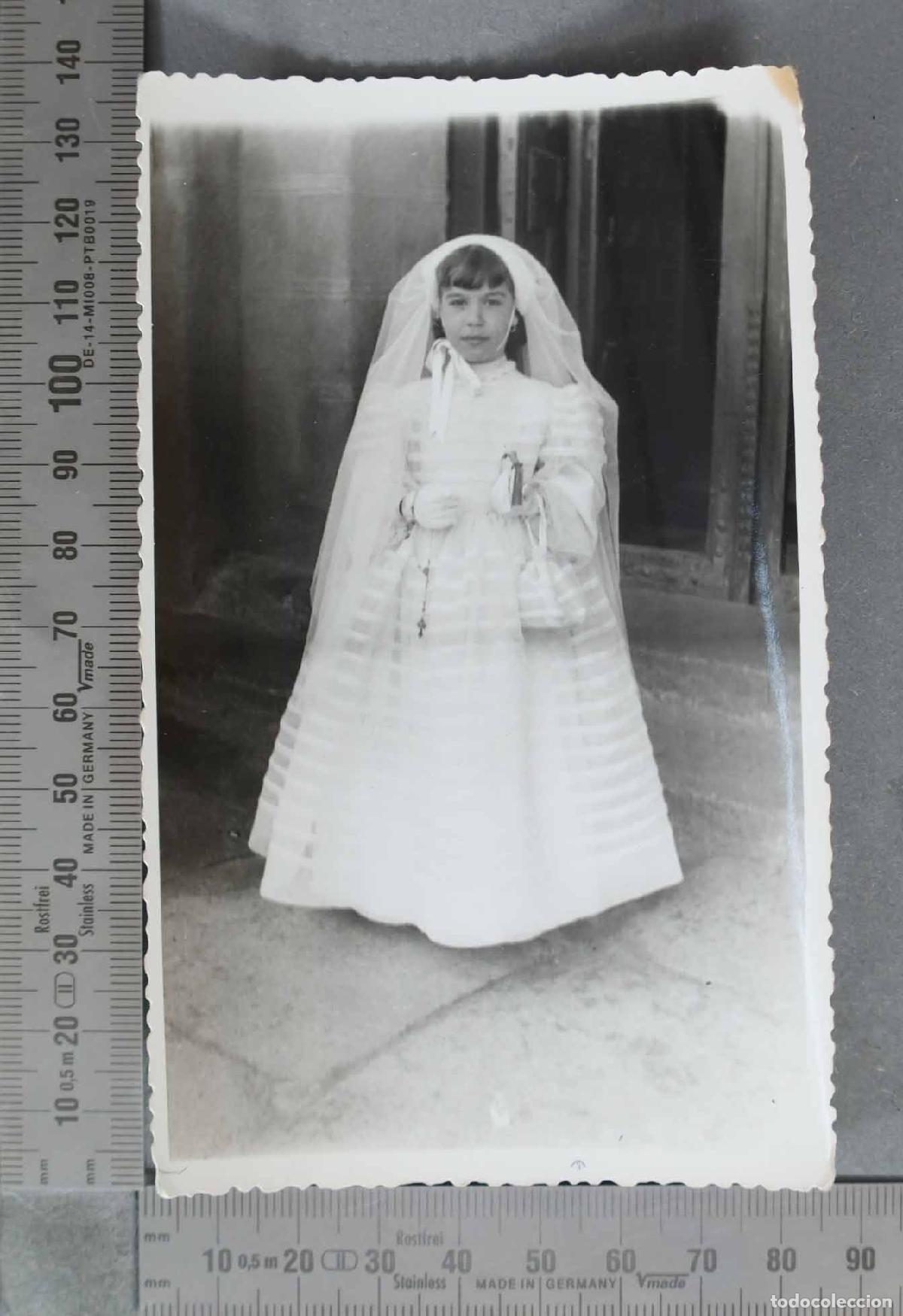 Antique Photography: FOTOGRAFIA. Ni&ntilde;a de Primera Comuni&oacute;n con velo, misal y rosario HACIA 1950