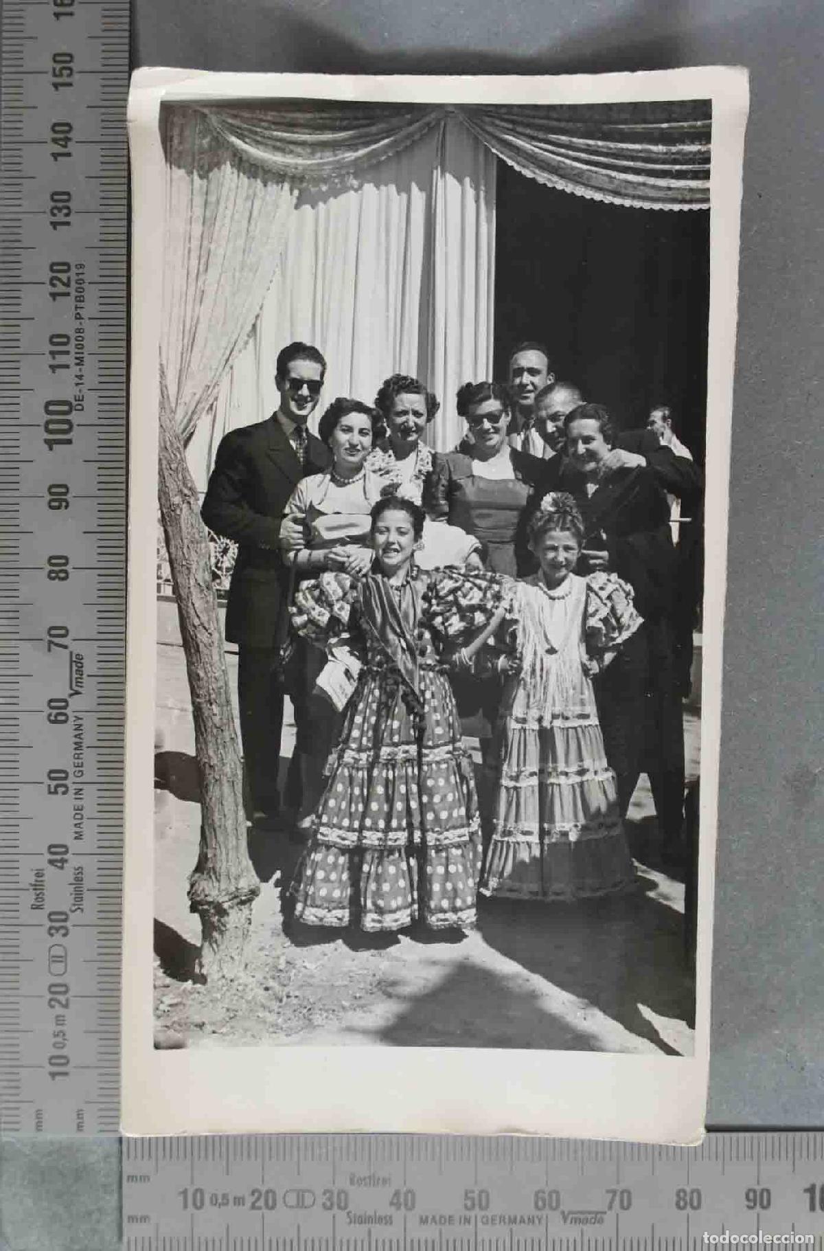 Fotografia antiga: FOTOGRAFIA. Sevilla - Ni&ntilde;as vestidas de gitana - Trajes de flamenca - FERIA ABRIL HACIA 1950