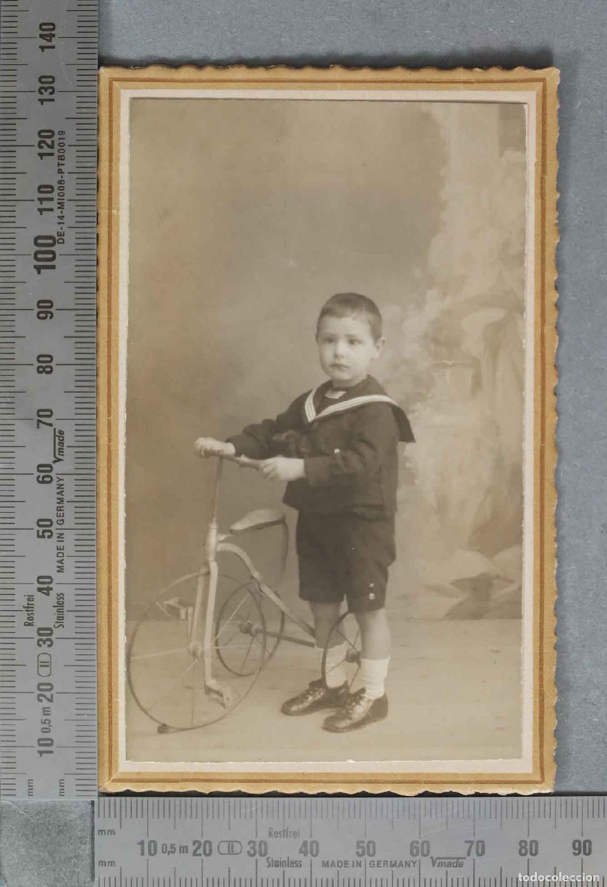 Fotografia antica: FOTOGRAFIA POSTAL. Ni&ntilde;o vestido de marinero con triciclo CELEDONIO P LOPEZ. 1915