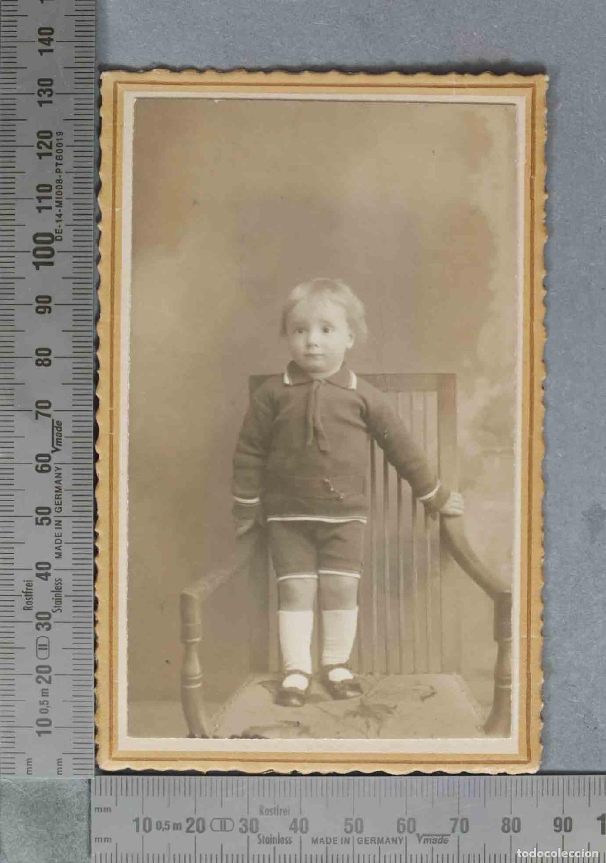 Fotografia antica: FOTOGRAFIA POSTAL. Retrato ni&ntilde;o de pie sobre silla - Celedonio P. L&oacute;pez