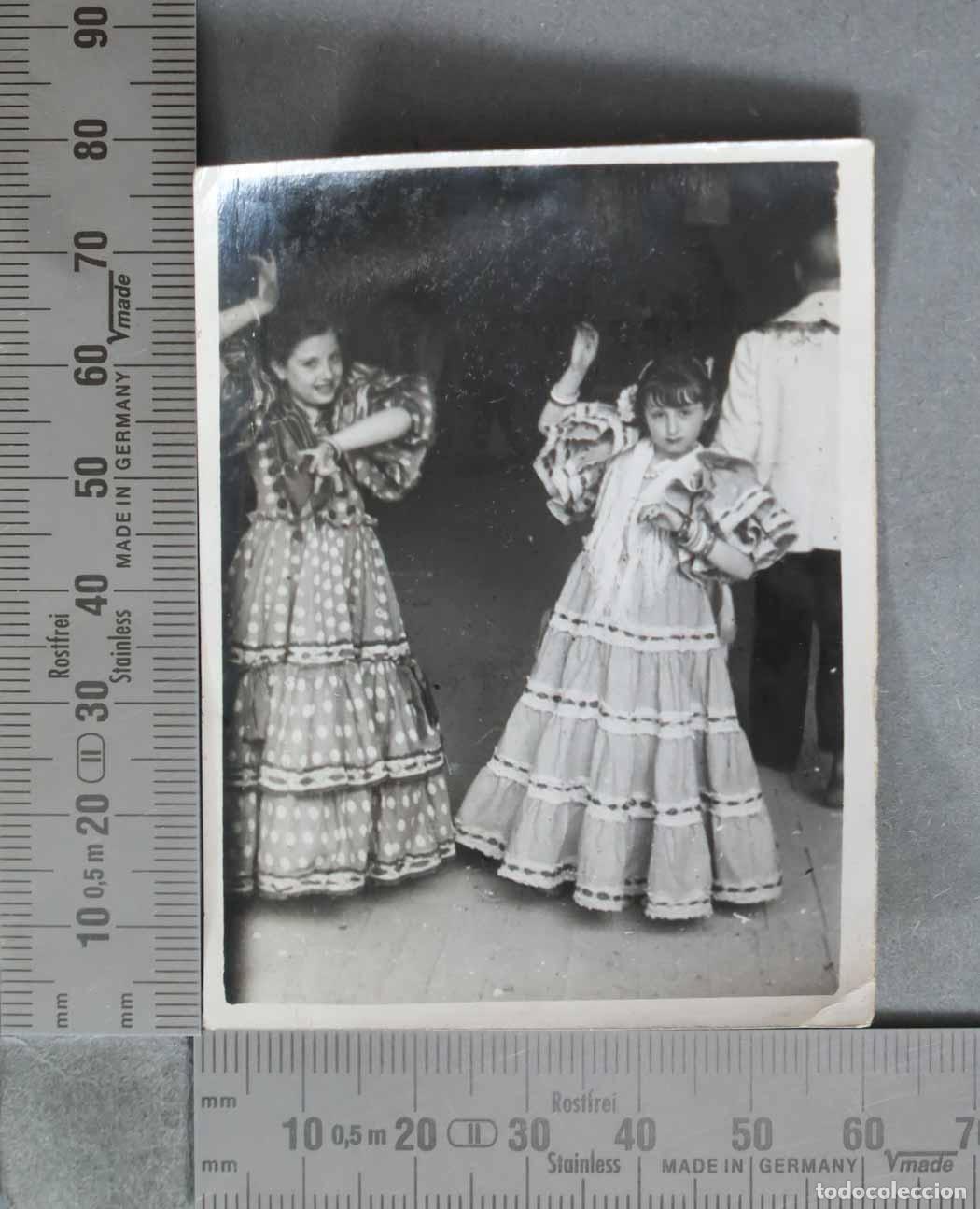 Alte Fotografie: FOTOGRAFIA. Ni&ntilde;as con trajes regionales FERIA DE ABRIL