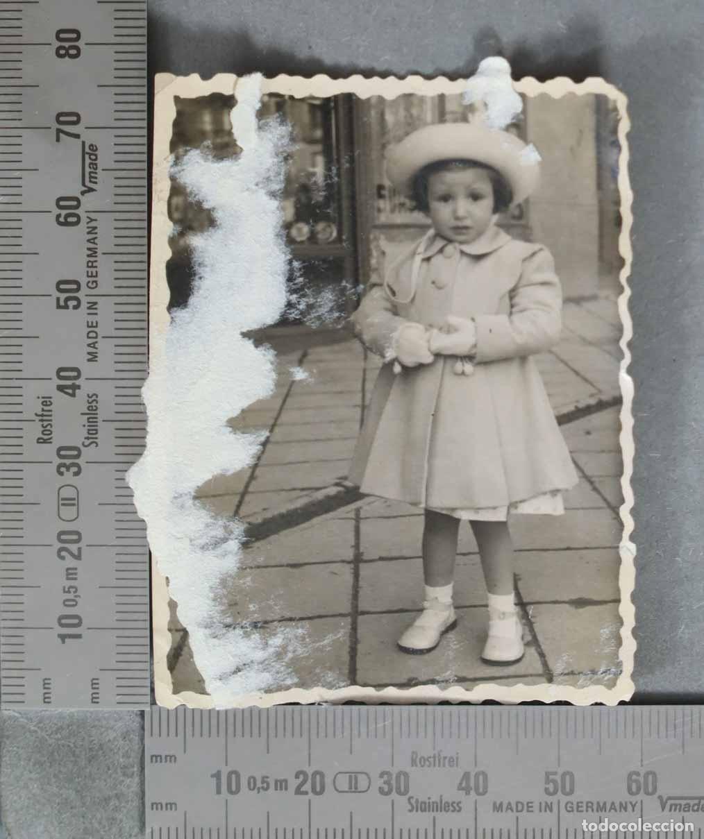 Alte Fotografie: FOTOGRAFIA. Ni&ntilde;a con abrigo y sombrero