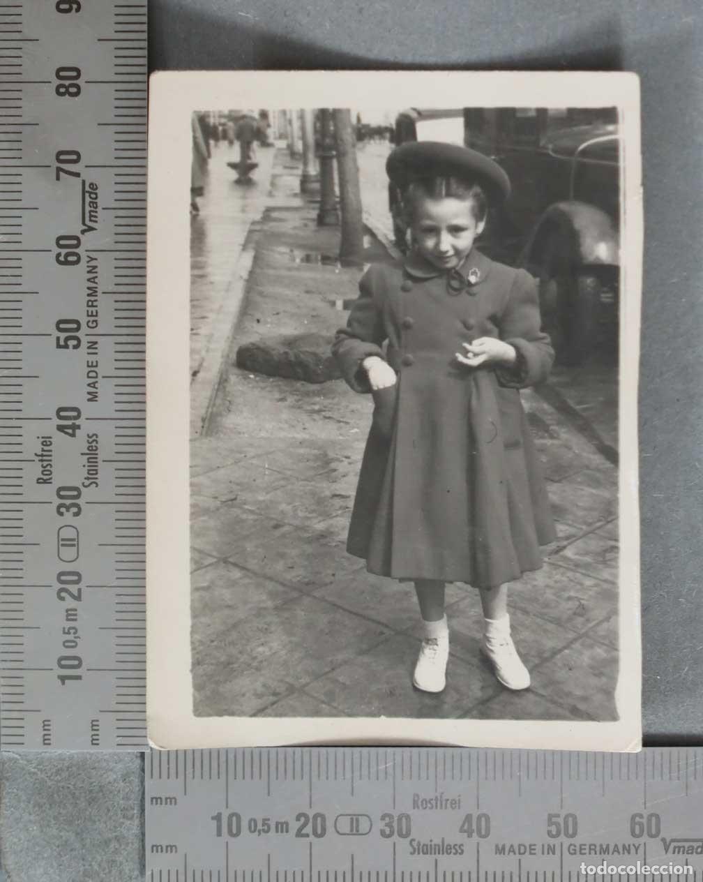 Alte Fotografie: FOTOGRAFIA. Ni&ntilde;a con abrigo y sombrero HACIA 1940