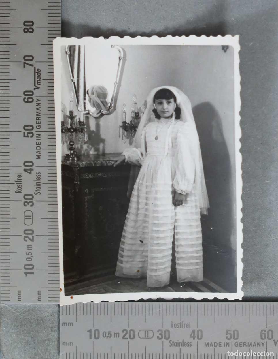 Alte Fotografie: FOTOGRAFIA. Ni&ntilde;a de Primera Comuni&oacute;n - Con velo y vestido blanco largo