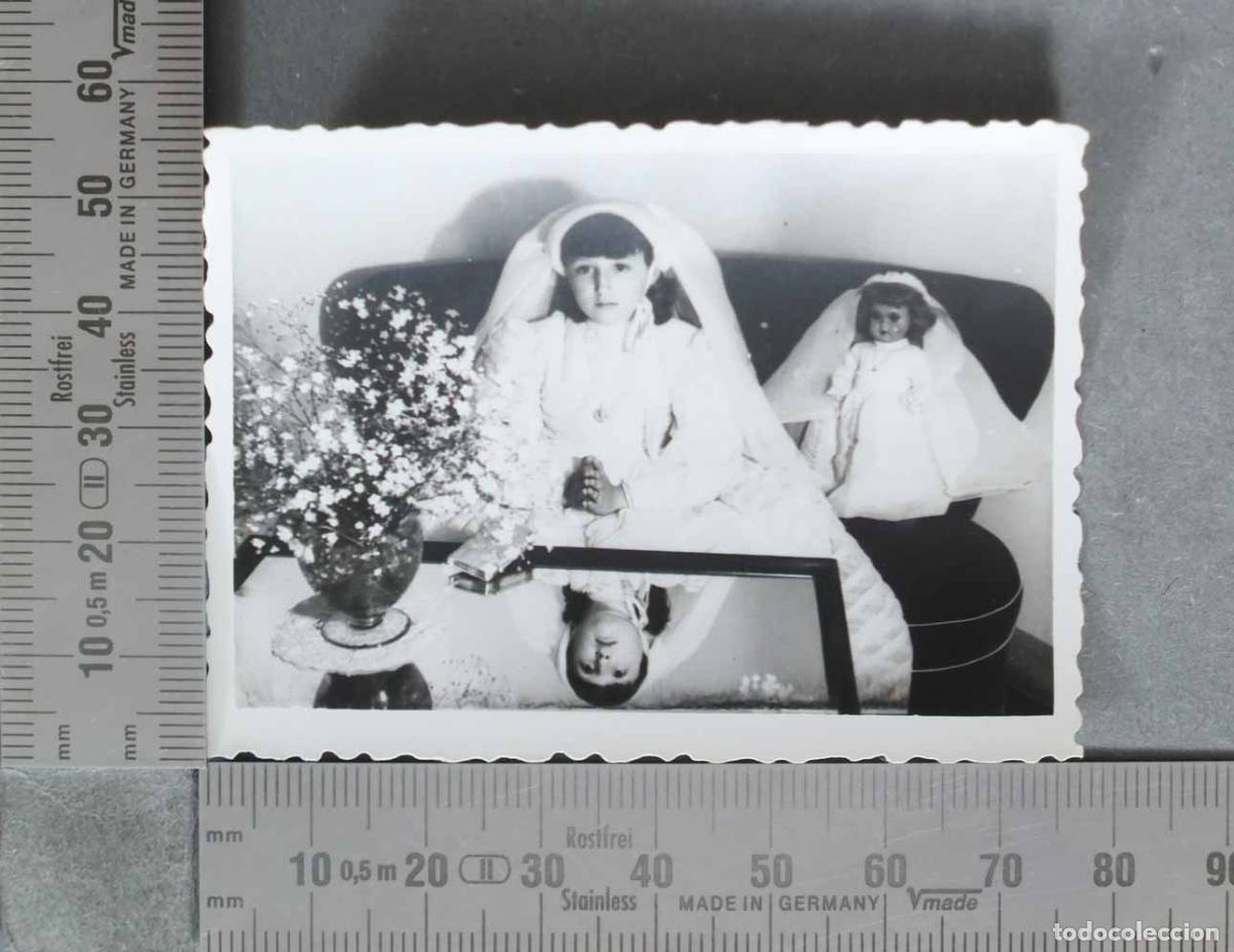 Alte Fotografie: FOTOGRAFIA. Primera Comuni&oacute;n de ni&ntilde;o con vela y mu&ntilde;eca MARIQUITA?