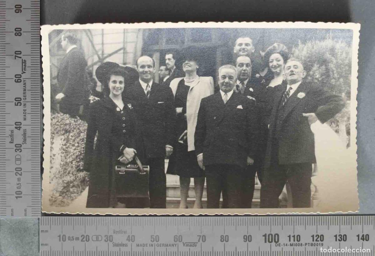 Fotografia antiga: FOTOGRAFIA. Foto antigua familia burguesa o celebraci&oacute;n familiar elegante en escalera exterior con