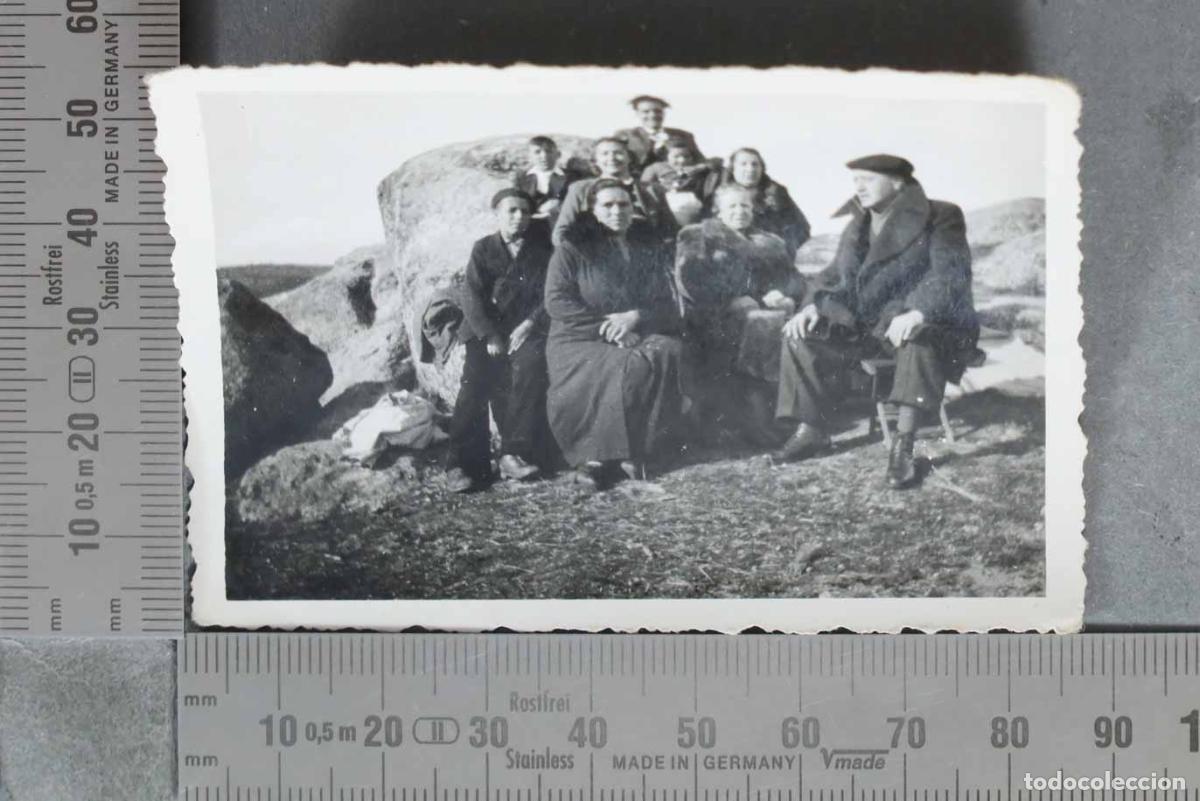 Fotograf&iacute;a antigua: FOTOGRAFIA. Grupo de personas en el campo