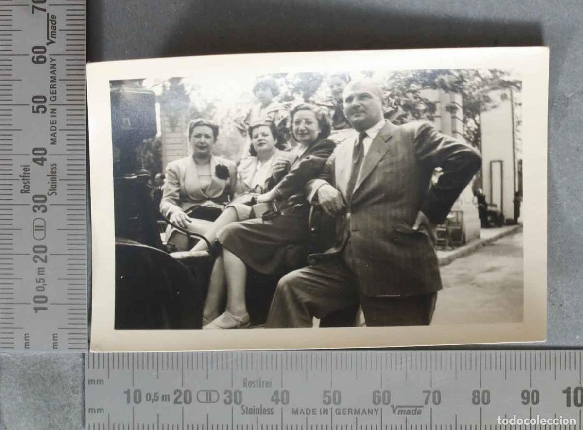 Fotograf&iacute;a antigua: FOTOGRAFIA. Grupo de personas en autom&oacute;vil HACIA 1940