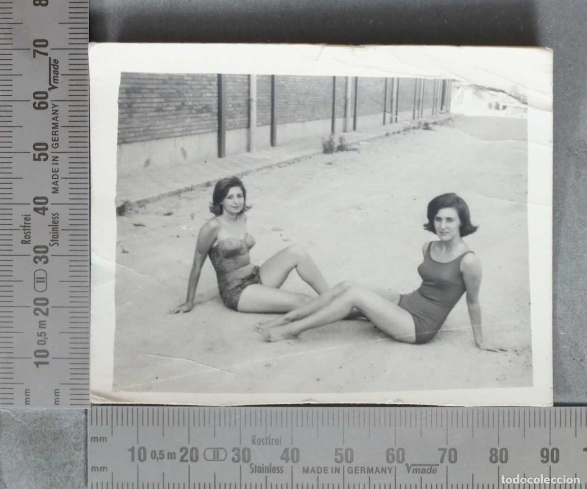 Fotograf&iacute;a antigua: FOTOGRAFIA. Dos mujeres en traje de ba&ntilde;o - Playa