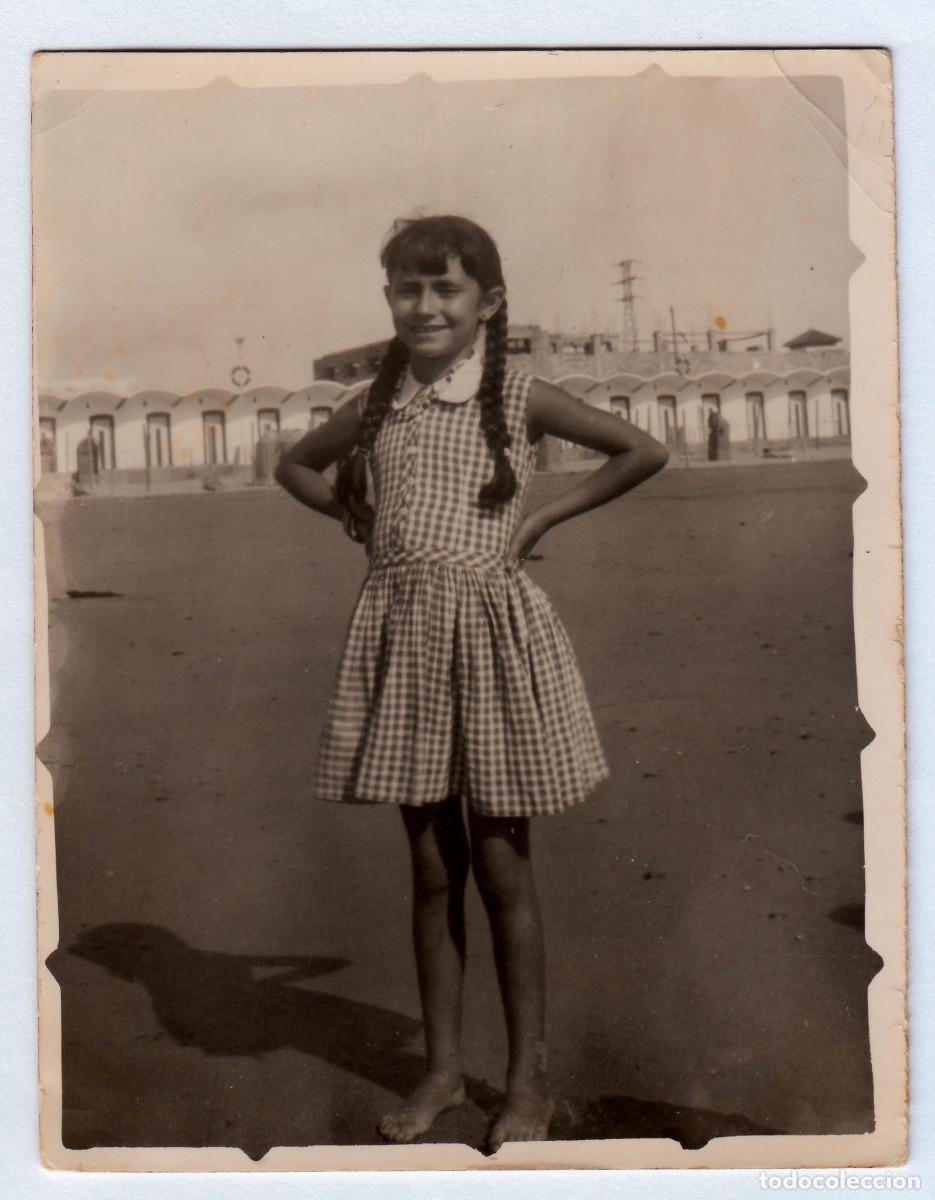 Fotograf&iacute;a antigua: Preciosa foto. Antiguas caseta de ba&ntilde;o en la playa Victoria de C&aacute;diz A&ntilde;os 50-60 sv