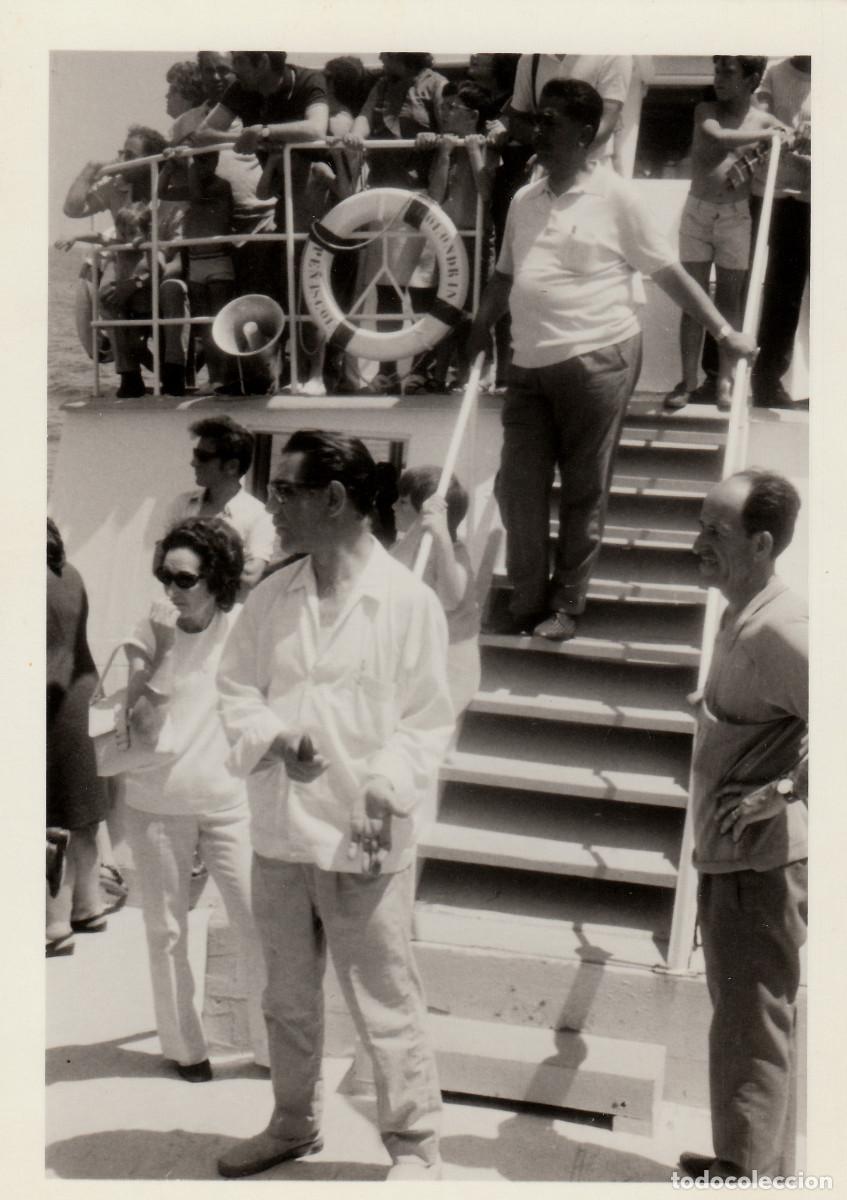 Fotograf&iacute;a antigua: Preciosa foto. Golondrina, barco de paseo de Pe&ntilde;&iacute;scola, Castell&oacute;n. A&ntilde;os 60 sv