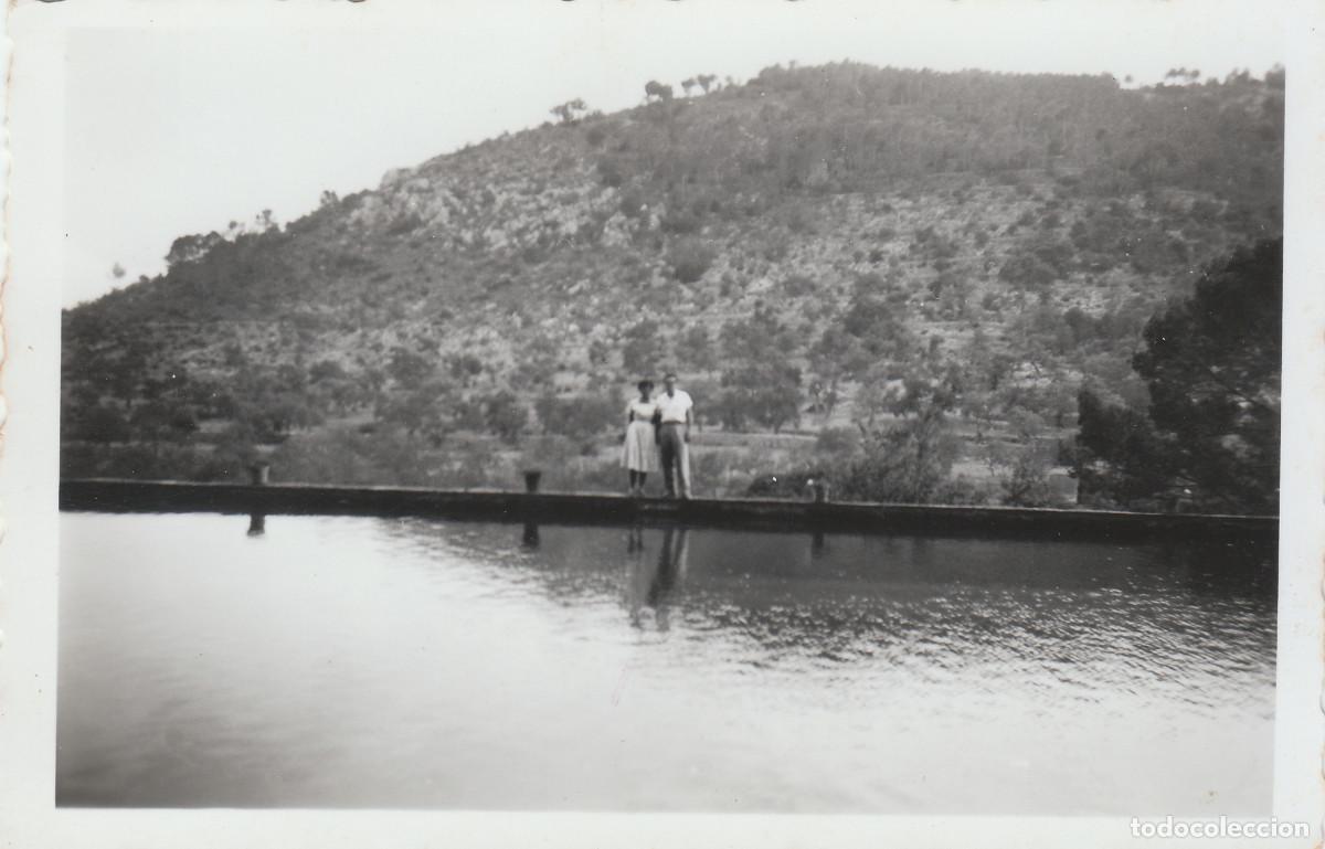 Alte Fotografie: Pareja. Embalse de Mallorca. A&ntilde;os 50 sv