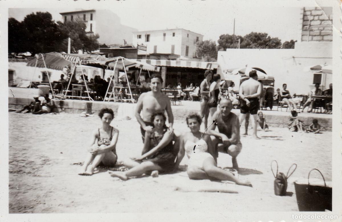 Alte Fotografie: Ba&ntilde;istas en playa de Mallorca. Chiringuitos. A&ntilde;os 50-60 sv