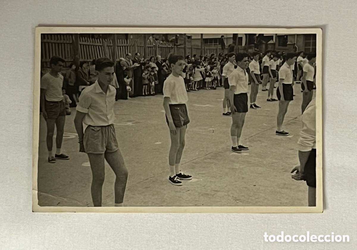 Fotograf&iacute;a antigua: RIPOLL (Girona) Fotograf&iacute;a Jordi amb els companys dels Salesians&hellip; (h.1950?) Med&iacute;das: 14 x 9 cm.