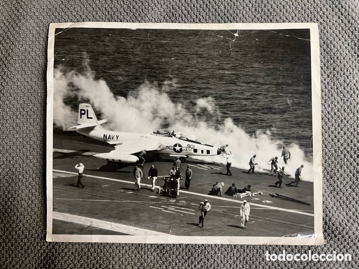 Fotograf&iacute;a antigua: PORTAAAVIONES El USS Franklin D. Roosevelt. Despegue de un caza BANSHEE.. (a.1956)
