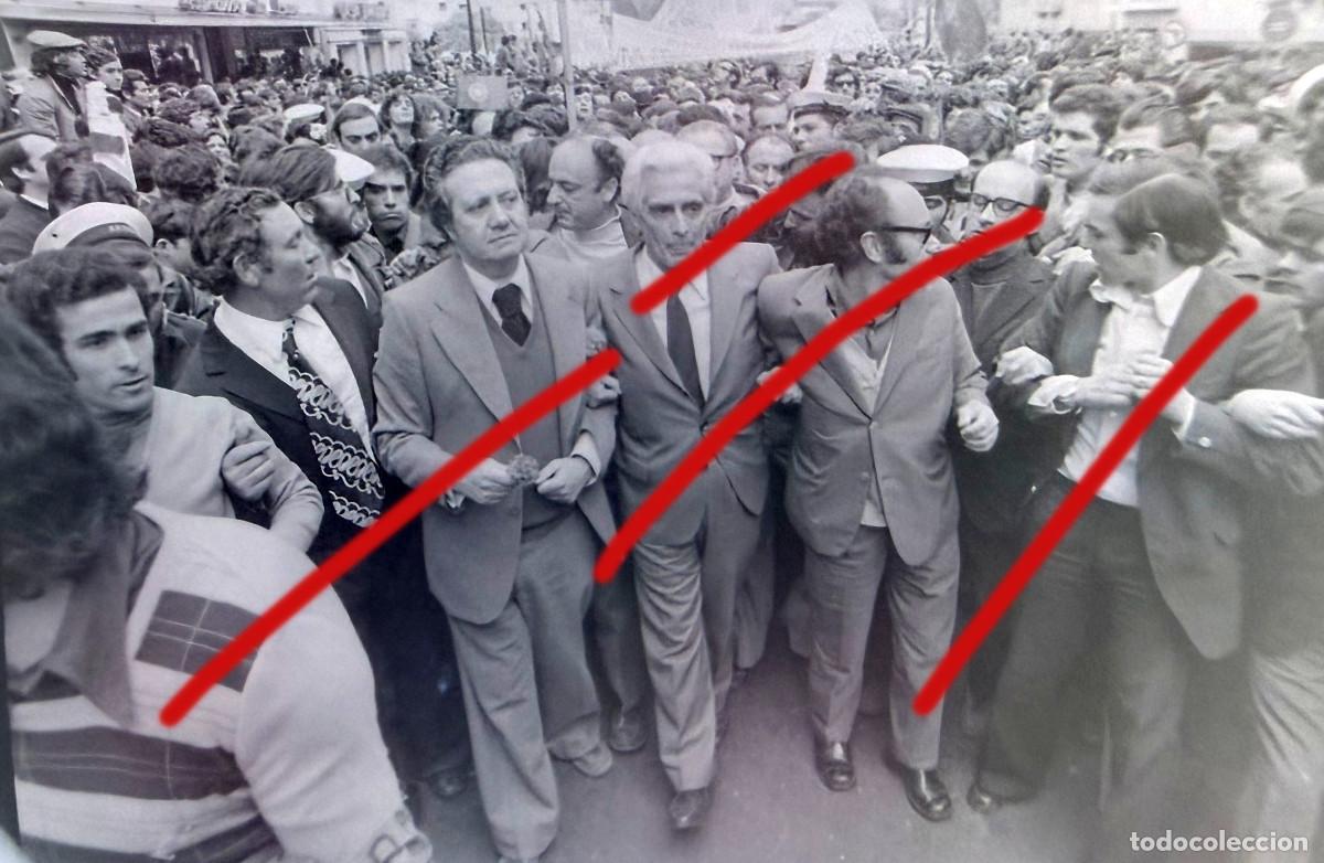 Fotograf&iacute;a antigua: Revoluci&oacute;n de los Claveles 25 de abril de 1974, Portugal &ndash; Fotograf&iacute;a hist&oacute;rica Revolu&ccedil;&atilde;o dos Cravo
