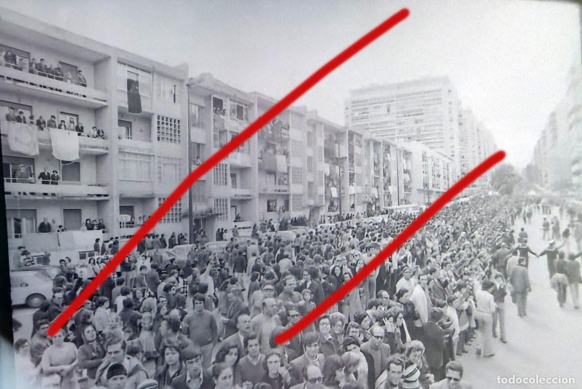 Fotograf&iacute;a antigua: Revoluci&oacute;n de los Claveles 25 de abril de 1974, Portugal &ndash; Fotograf&iacute;a hist&oacute;rica Revolu&ccedil;&atilde;o dos Cravo