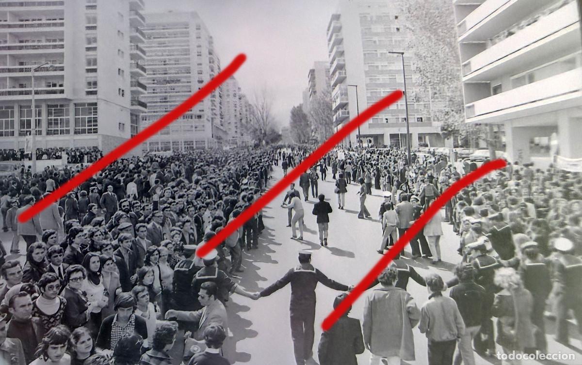 Fotograf&iacute;a antigua: Revoluci&oacute;n de los Claveles 25 de abril de 1974, Portugal &ndash; Fotograf&iacute;a hist&oacute;rica Revolu&ccedil;&atilde;o dos Cravo