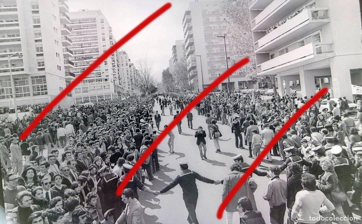 Alte Fotografie: Revoluci&oacute;n de los Claveles 25 de abril de 1974, Portugal &ndash; Fotograf&iacute;a hist&oacute;rica Revolu&ccedil;&atilde;o dos Cravo