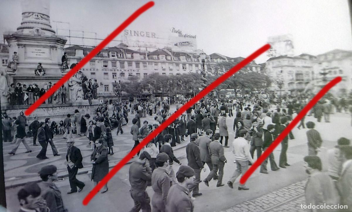 Alte Fotografie: Revoluci&oacute;n de los Claveles 25 de abril de 1974, Portugal &ndash; Fotograf&iacute;a hist&oacute;rica Revolu&ccedil;&atilde;o dos Cravo