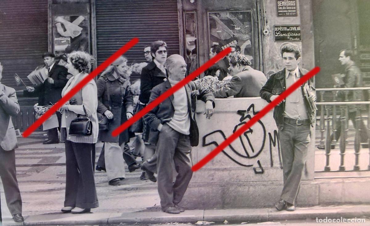 Alte Fotografie: Revoluci&oacute;n de los Claveles 25 de abril de 1974, Portugal &ndash; Fotograf&iacute;a hist&oacute;rica Revolu&ccedil;&atilde;o dos Cravo