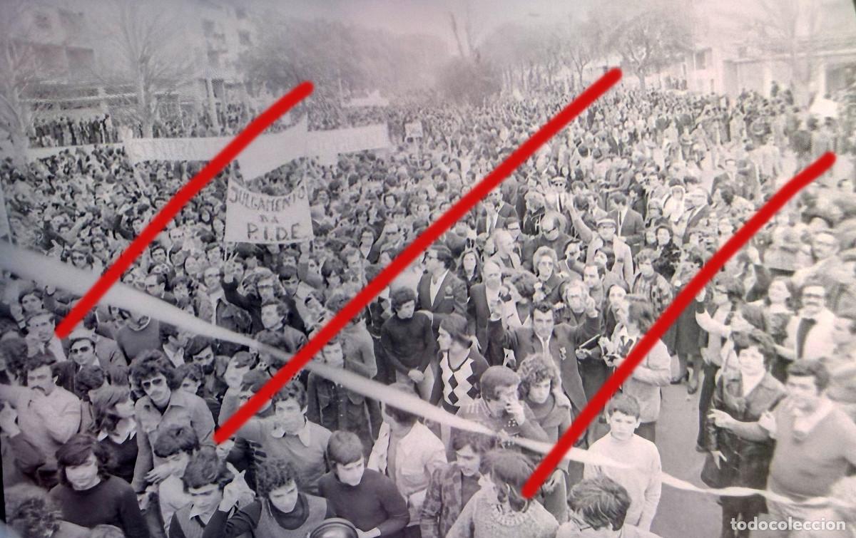Alte Fotografie: Revoluci&oacute;n de los Claveles 25 de abril de 1974, Portugal &ndash; Fotograf&iacute;a hist&oacute;rica Revolu&ccedil;&atilde;o dos Cravo