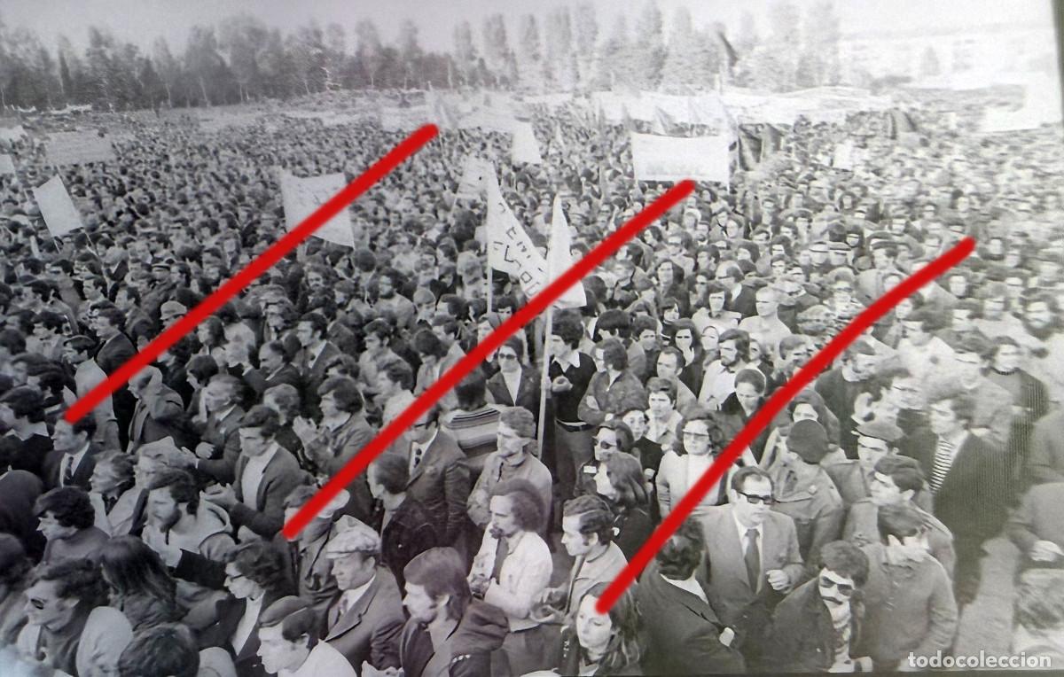Alte Fotografie: Revoluci&oacute;n de los Claveles 25 de abril de 1974, Portugal &ndash; Fotograf&iacute;a hist&oacute;rica Revolu&ccedil;&atilde;o dos Cravo