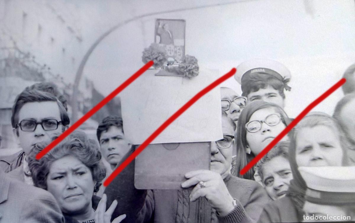 Alte Fotografie: Revoluci&oacute;n de los Claveles 25 de abril de 1974, Portugal &ndash; Fotograf&iacute;a hist&oacute;rica Revolu&ccedil;&atilde;o dos Cravo