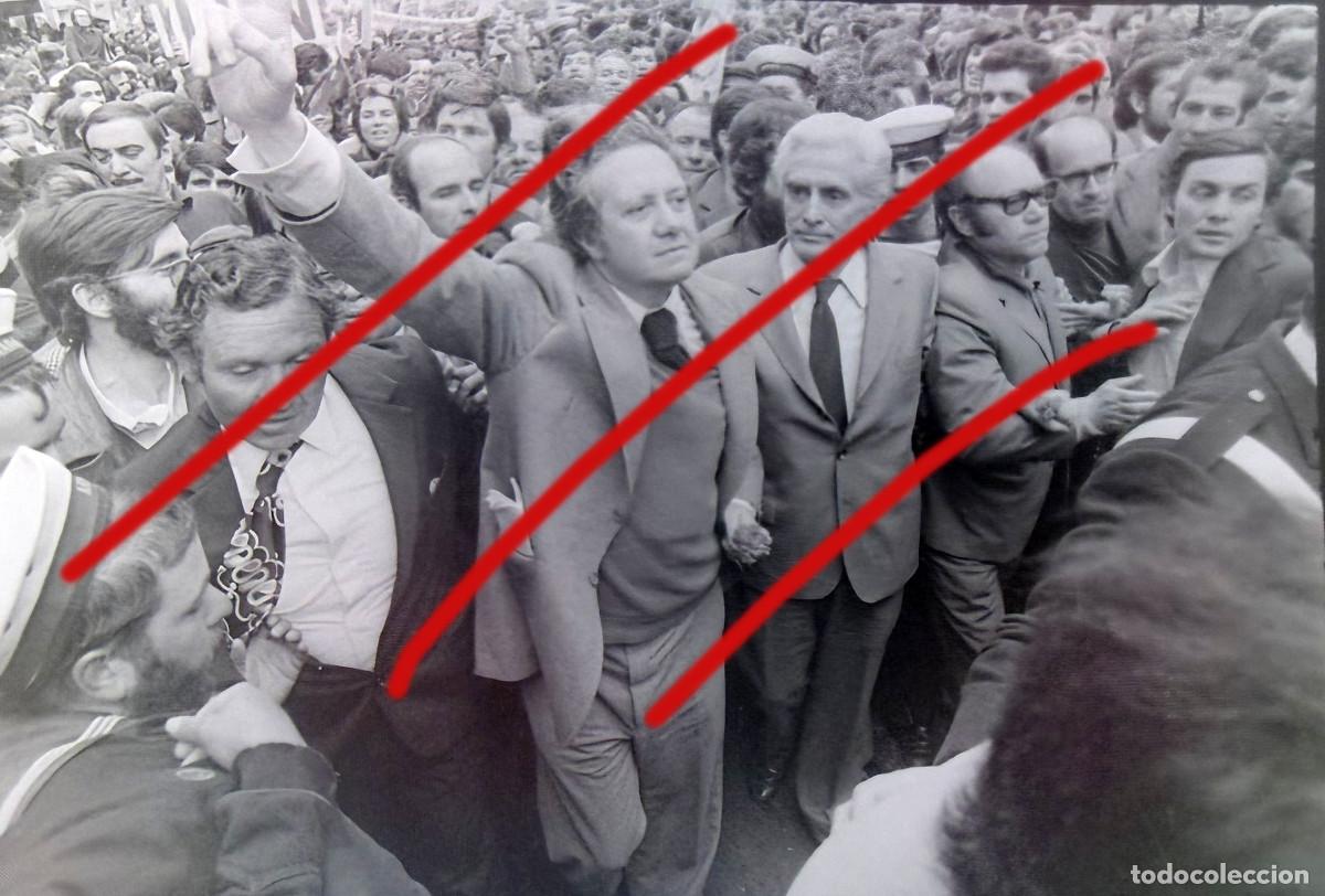 Fotograf&iacute;a antigua: Revoluci&oacute;n de los Claveles 25 de abril de 1974, Portugal &ndash; Fotograf&iacute;a hist&oacute;rica Revolu&ccedil;&atilde;o dos Cravo