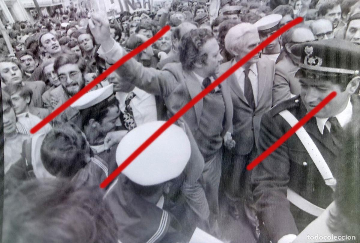 Fotograf&iacute;a antigua: Revoluci&oacute;n de los Claveles 25 de abril de 1974, Portugal &ndash; Fotograf&iacute;a hist&oacute;rica Revolu&ccedil;&atilde;o dos Cravo