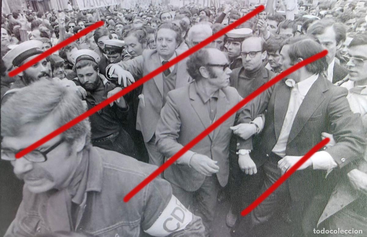 Fotograf&iacute;a antigua: Revoluci&oacute;n de los Claveles 25 de abril de 1974, Portugal &ndash; Fotograf&iacute;a hist&oacute;rica Revolu&ccedil;&atilde;o dos Cravo