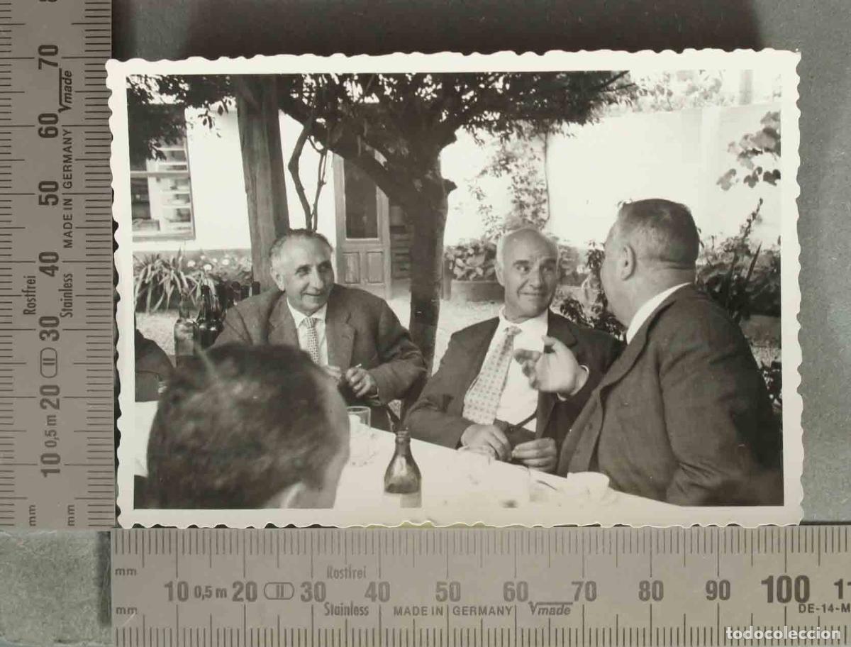 Photographie ancienne: FOTOGRAFIA. GRUPO EN EL RESTAURANTE LA MARINA. LA CORU&Ntilde;A 1959