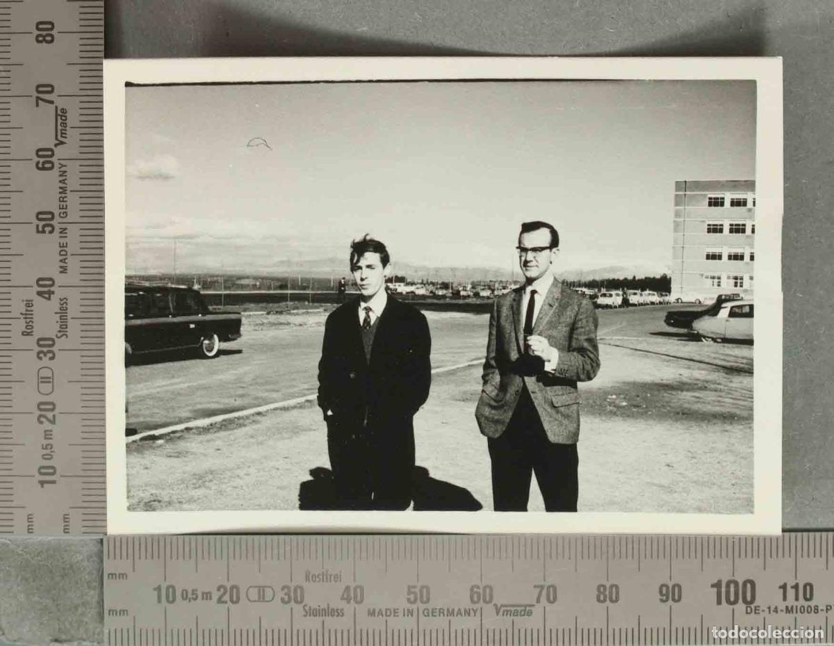 Photographie ancienne: FOTOGRAFIA. GRUPO DE ESTUDIANTES. &iquest;CIUDAD UNIVERSITARIA?. HACIA 1960. VEHICULOS