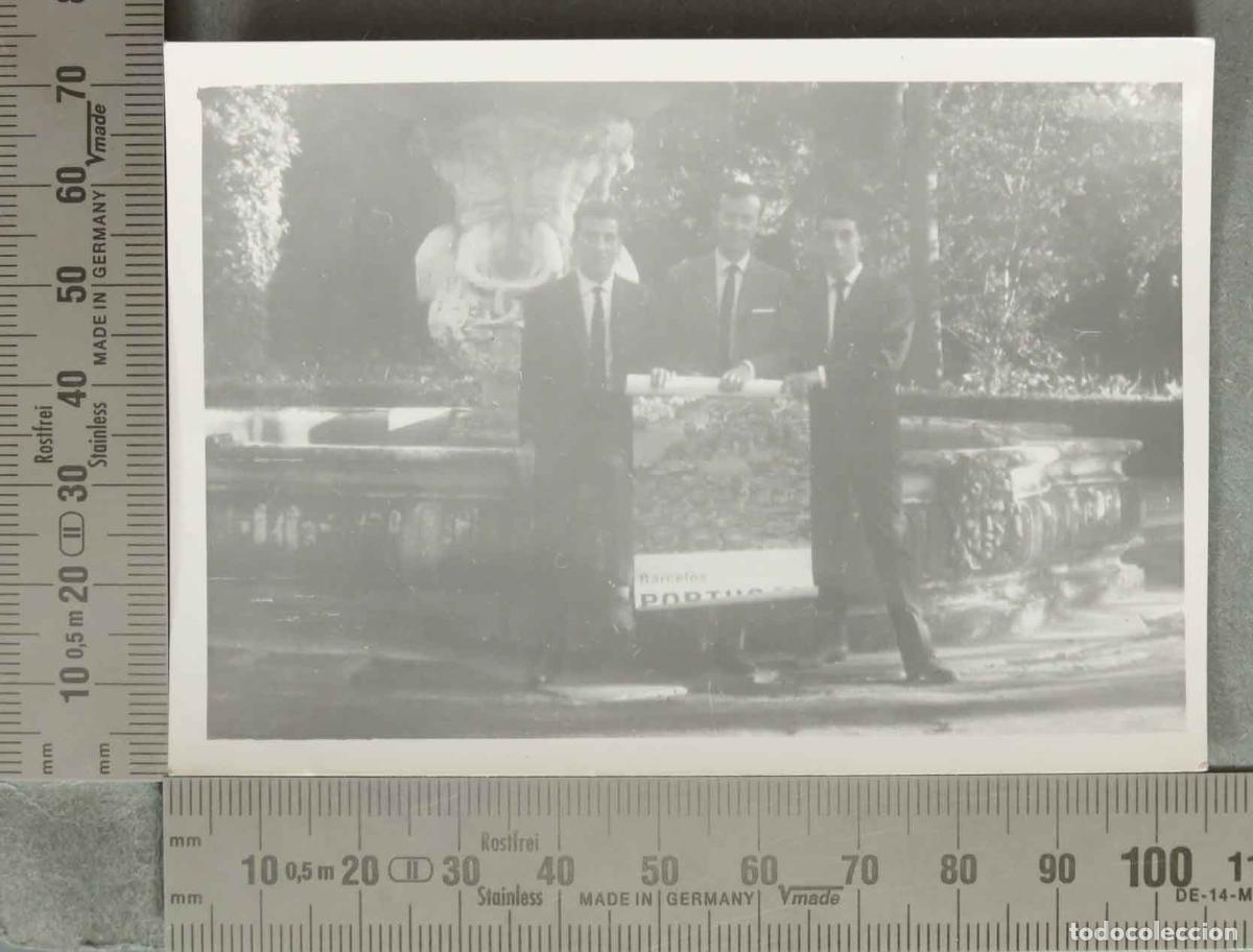 Fotograf&iacute;a antigua: FOTOGRAFIA. GRUPO DE ESTUDIANTES EN LISBOA. EMBAJADA DE ESPA&Ntilde;A POSTER BARCELOS PORTUGAL 1964