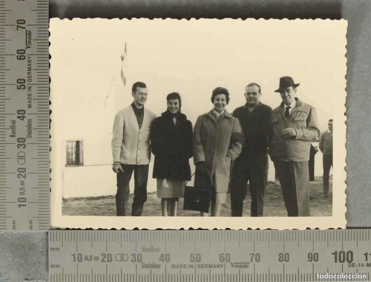 Fotograf&iacute;a antigua: FOTOGRAFIA. Grupo de personas EN BECERRIL DE LA SIERRA. 1960