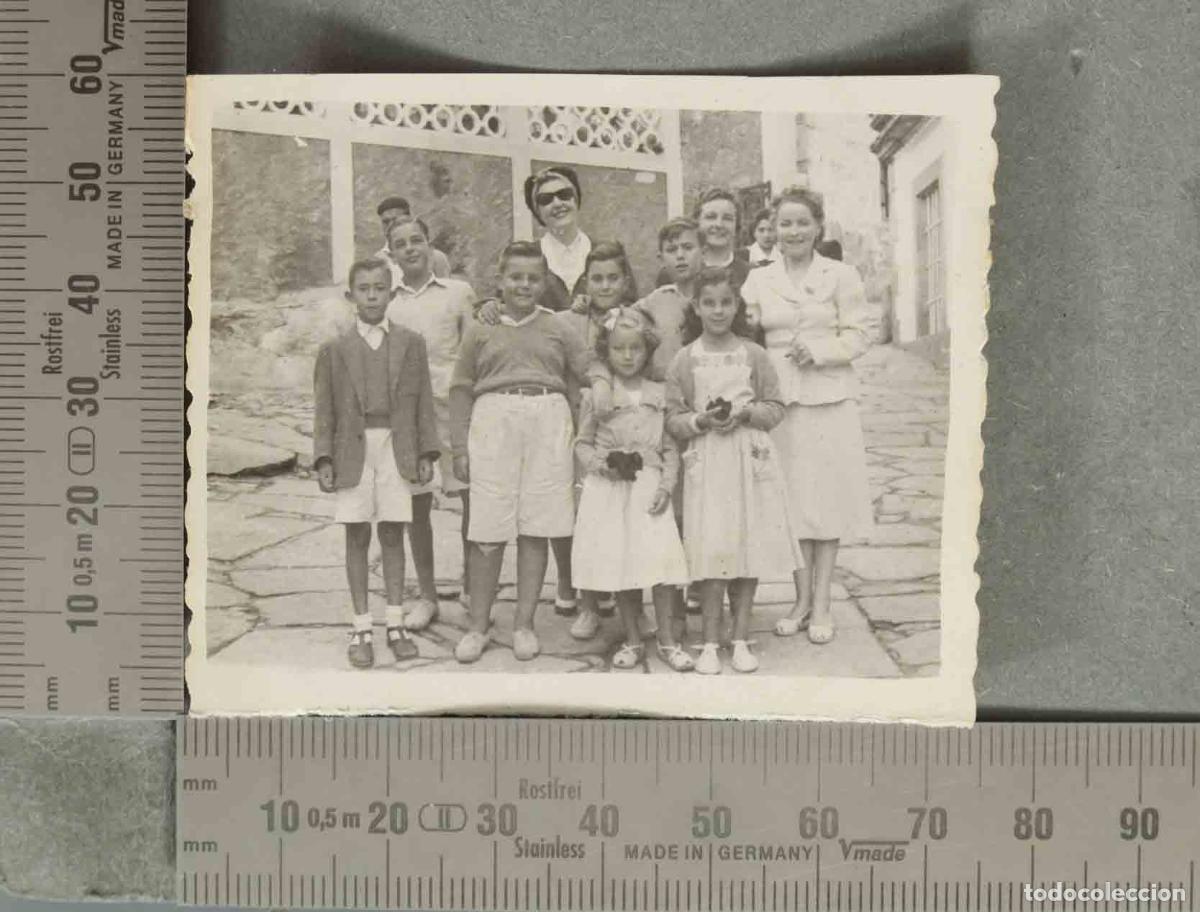 Fotograf&iacute;a antigua: FOTOGRAFIA. Fotograf&iacute;a de grupo de ni&ntilde;os y mujeres. SANJENJO 1949