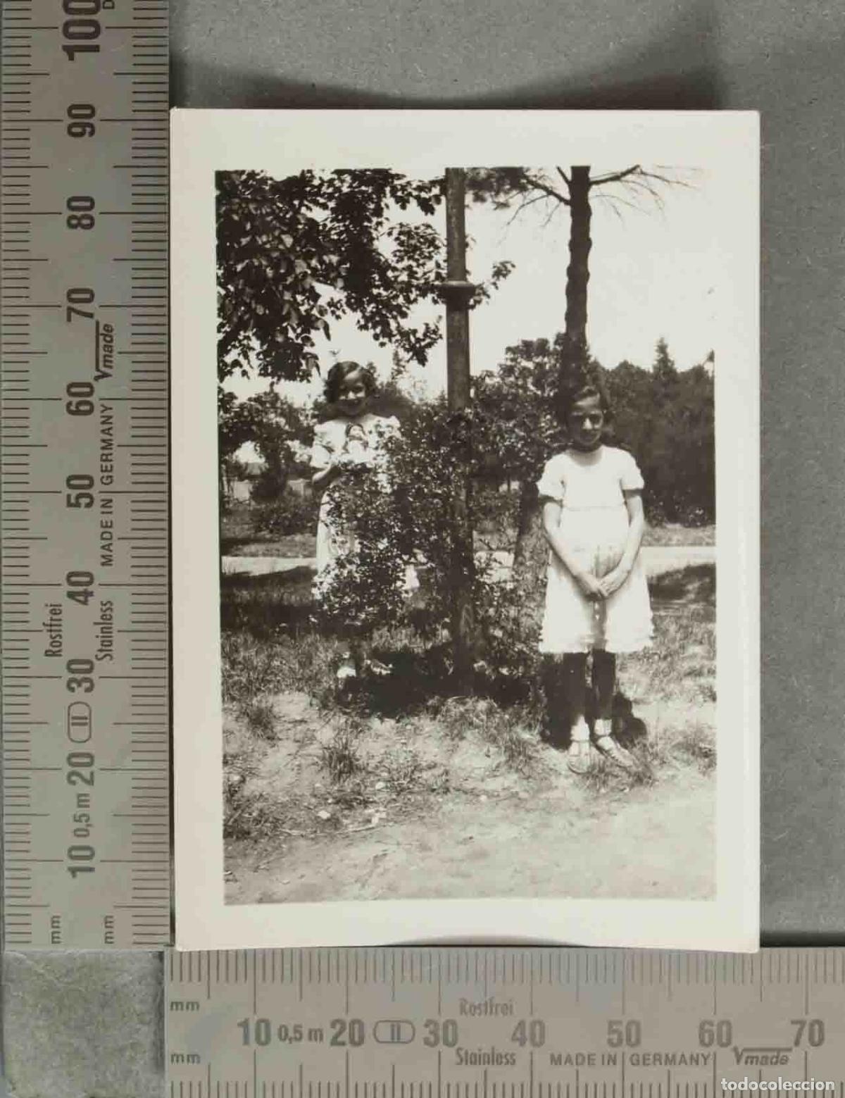 Fotograf&iacute;a antigua: FOTOGRAFIA. Dos ni&ntilde;as vestidas de blanco HACIA 1930