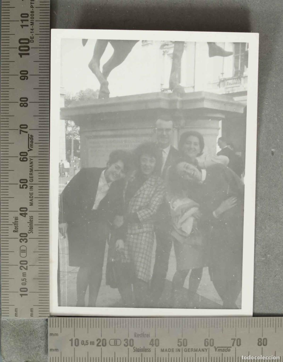 Fotograf&iacute;a antigua: FOTOGRAFIA. ESTUDIANTES EN EL CAMPIDOGLIO ROMA. FIN DE CARRERA 1966