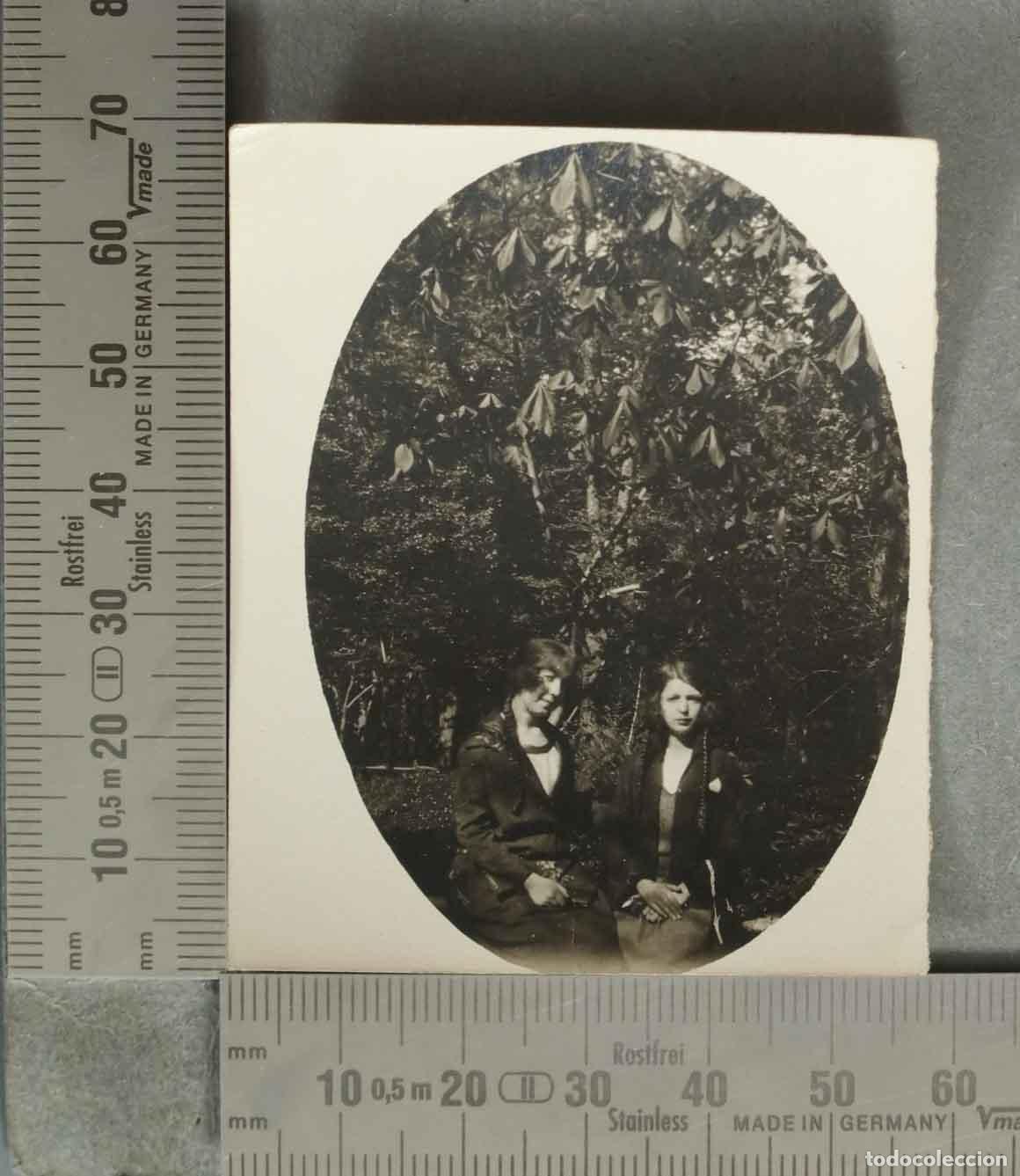 Antique Photography: FOTOGRAFIA. Dos mujeres sentadas en jardin HACIA 1920