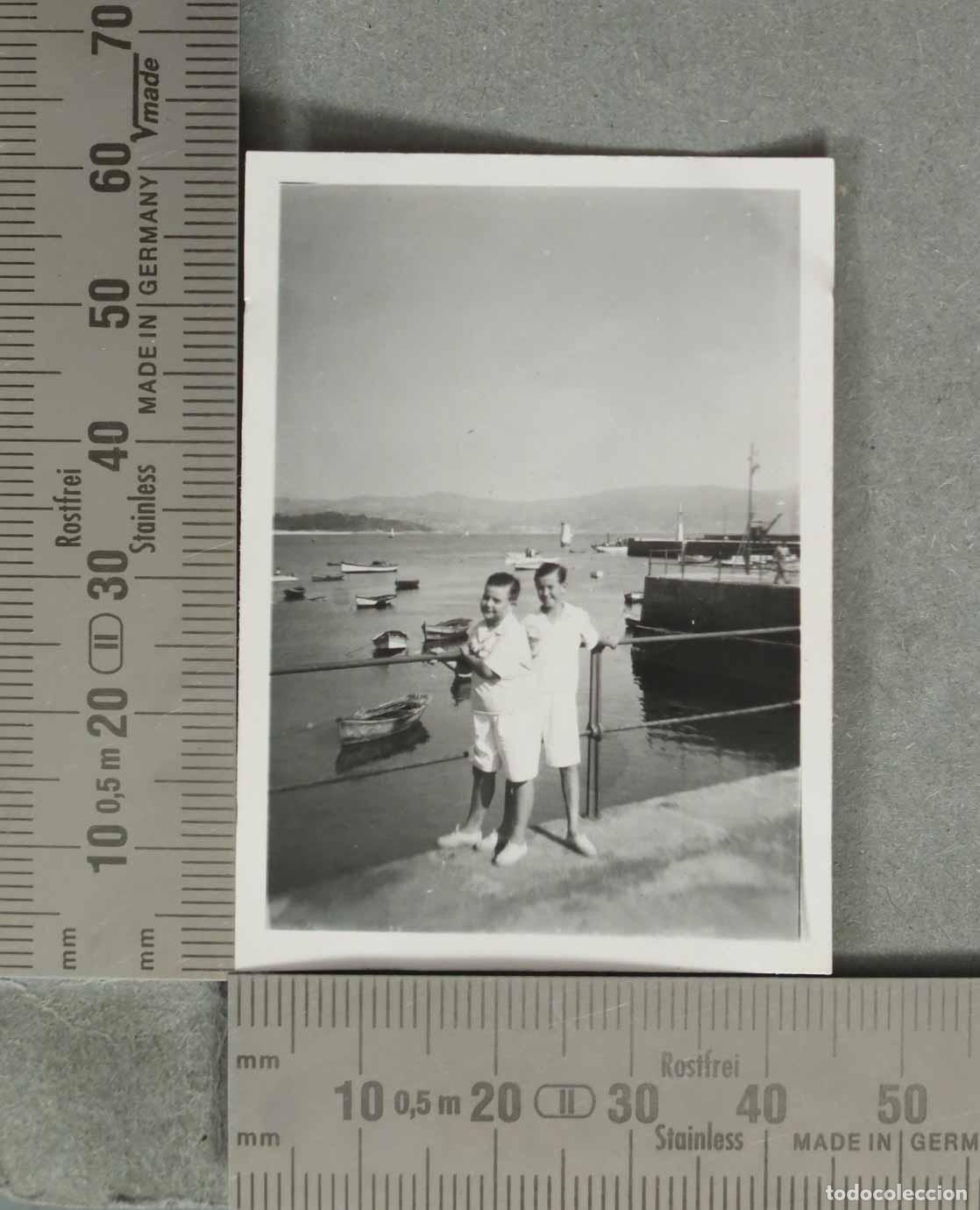 Fotograf&iacute;a antigua: FOTOGRAFIA. Puerto - Barcos con ni&ntilde;os. 1949. SANGENJO