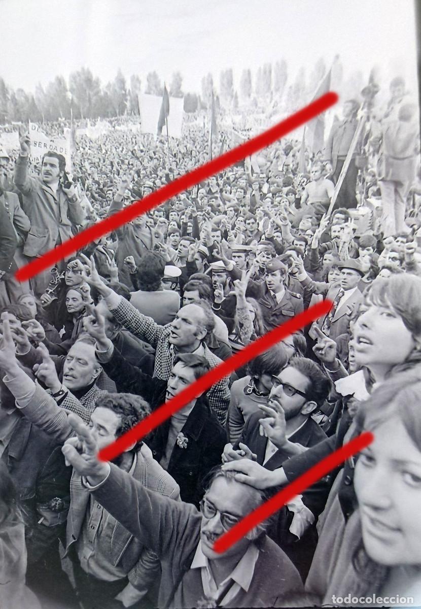 Fotograf&iacute;a antigua: Revoluci&oacute;n de los Claveles 25 de abril de 1974, Portugal &ndash; Fotograf&iacute;a hist&oacute;rica Revolu&ccedil;&atilde;o dos Cravo